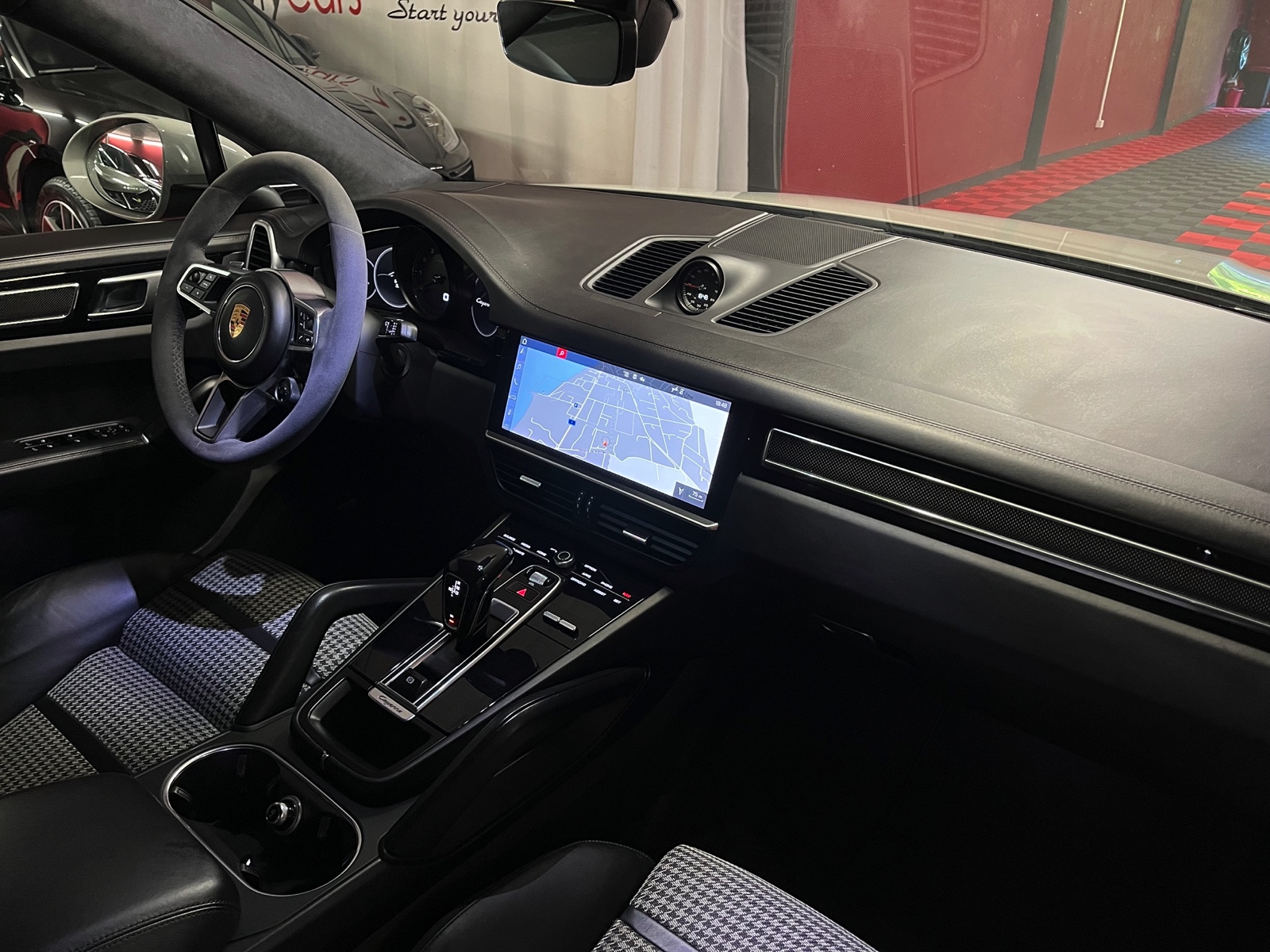 
								PORSCHE Cayenne S Coupé en plein écran									