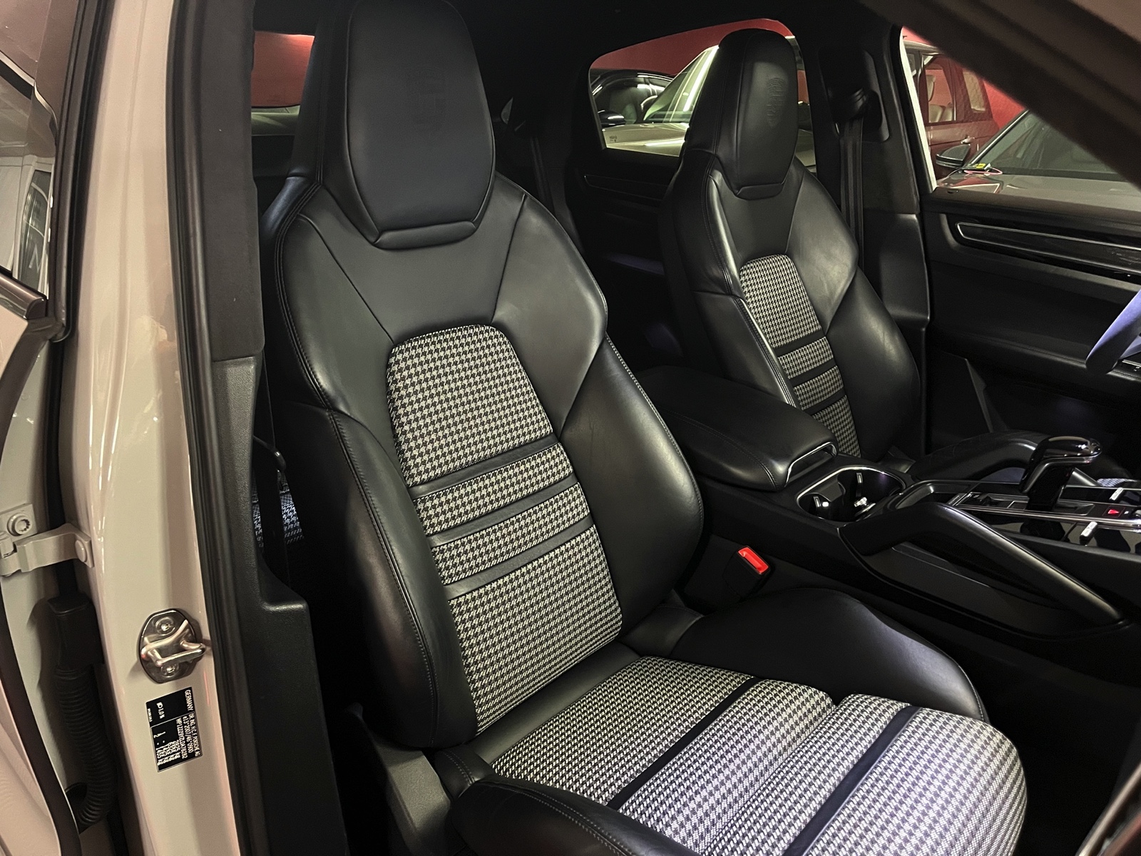 
								PORSCHE Cayenne S Coupé en plein écran									
