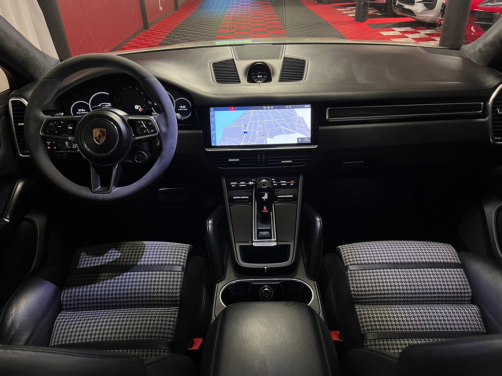 
								PORSCHE Cayenne S Coupé en plein écran									
