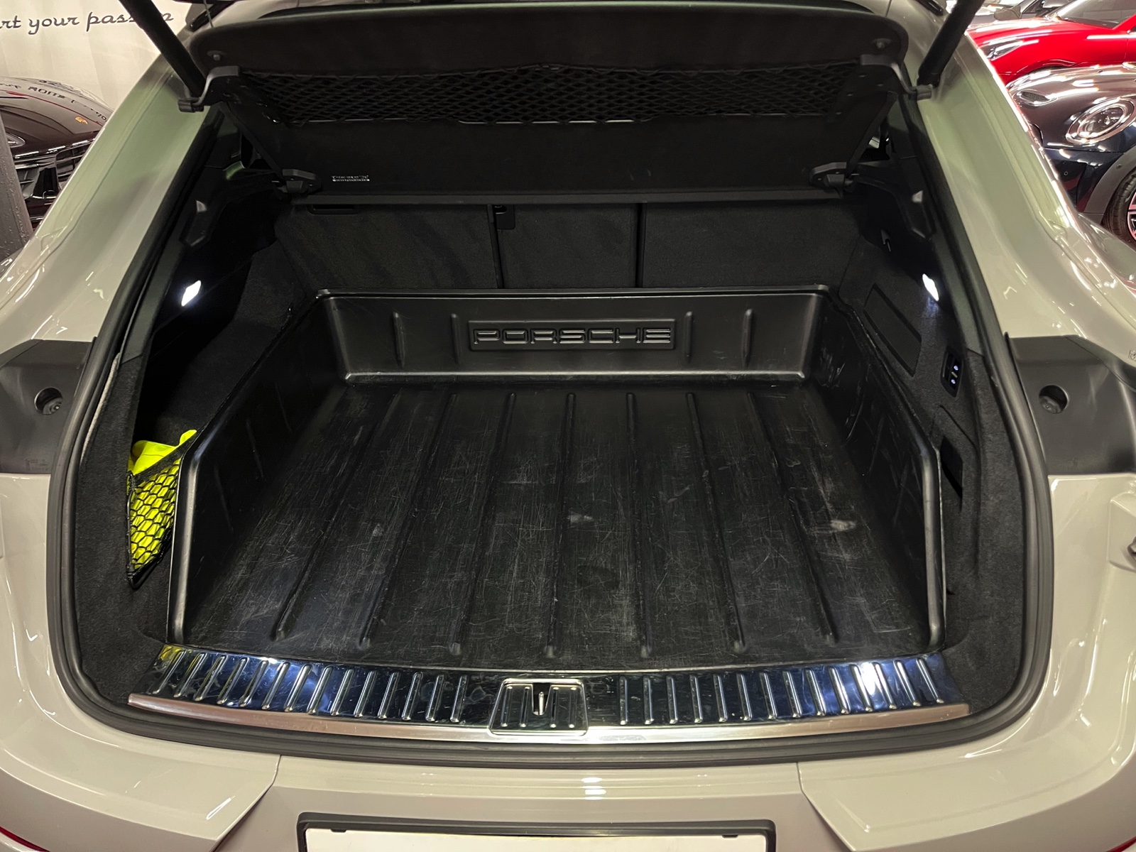 
								PORSCHE Cayenne S Coupé en plein écran									