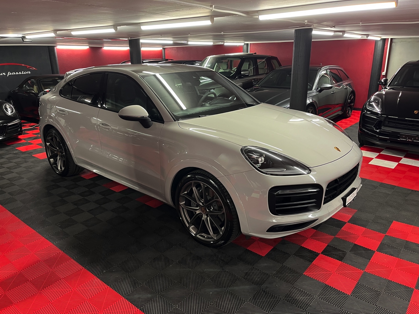 
								PORSCHE Cayenne S Coupé en plein écran									