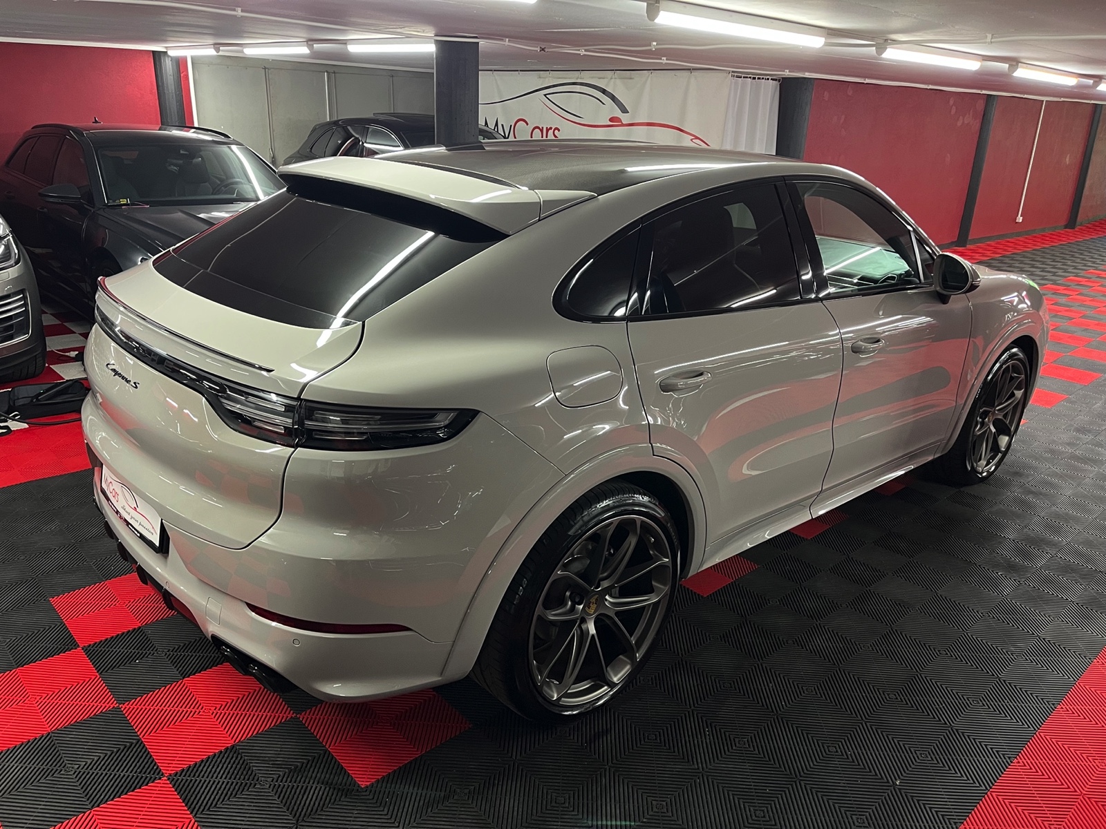 
								PORSCHE Cayenne S Coupé en plein écran									