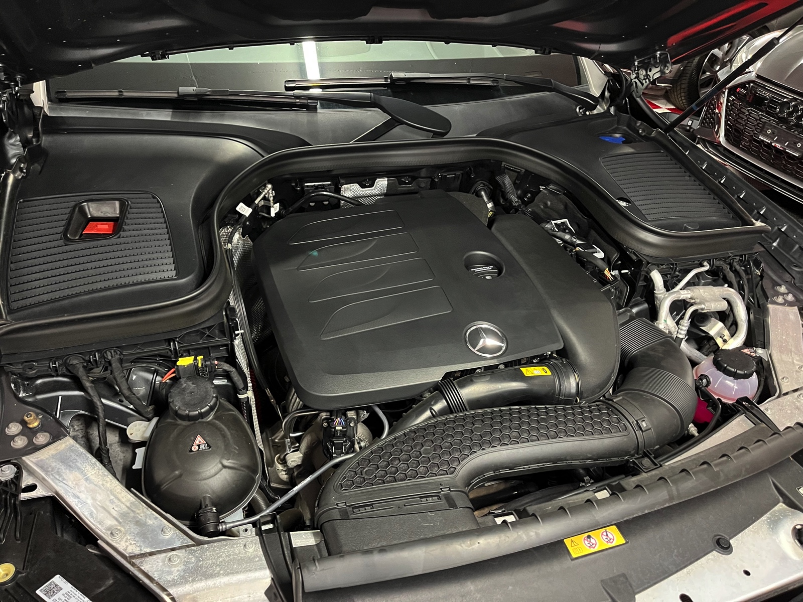 
								MERCEDES-BENZ GLC 200 AMG Line 4Matic 9G-Tronic en plein écran									