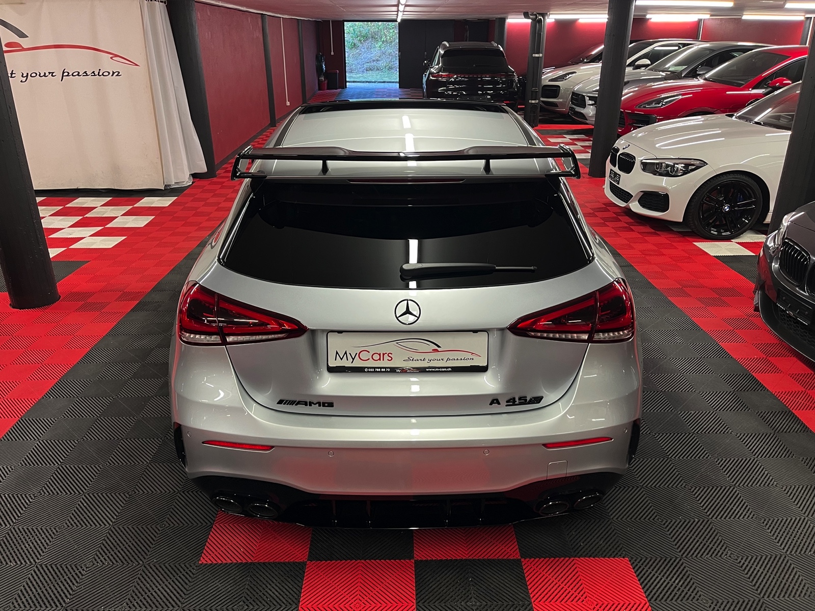 
								MERCEDES-BENZ A 45 S AMG 4Matic+ Speedshift en plein écran									
