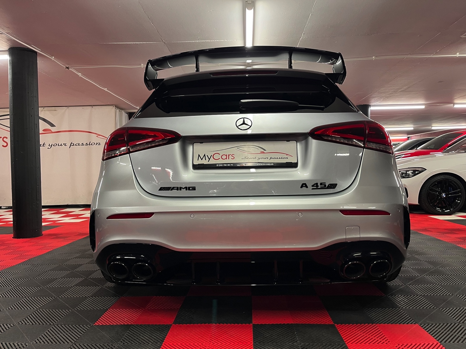 
								MERCEDES-BENZ A 45 S AMG 4Matic+ Speedshift en plein écran									
