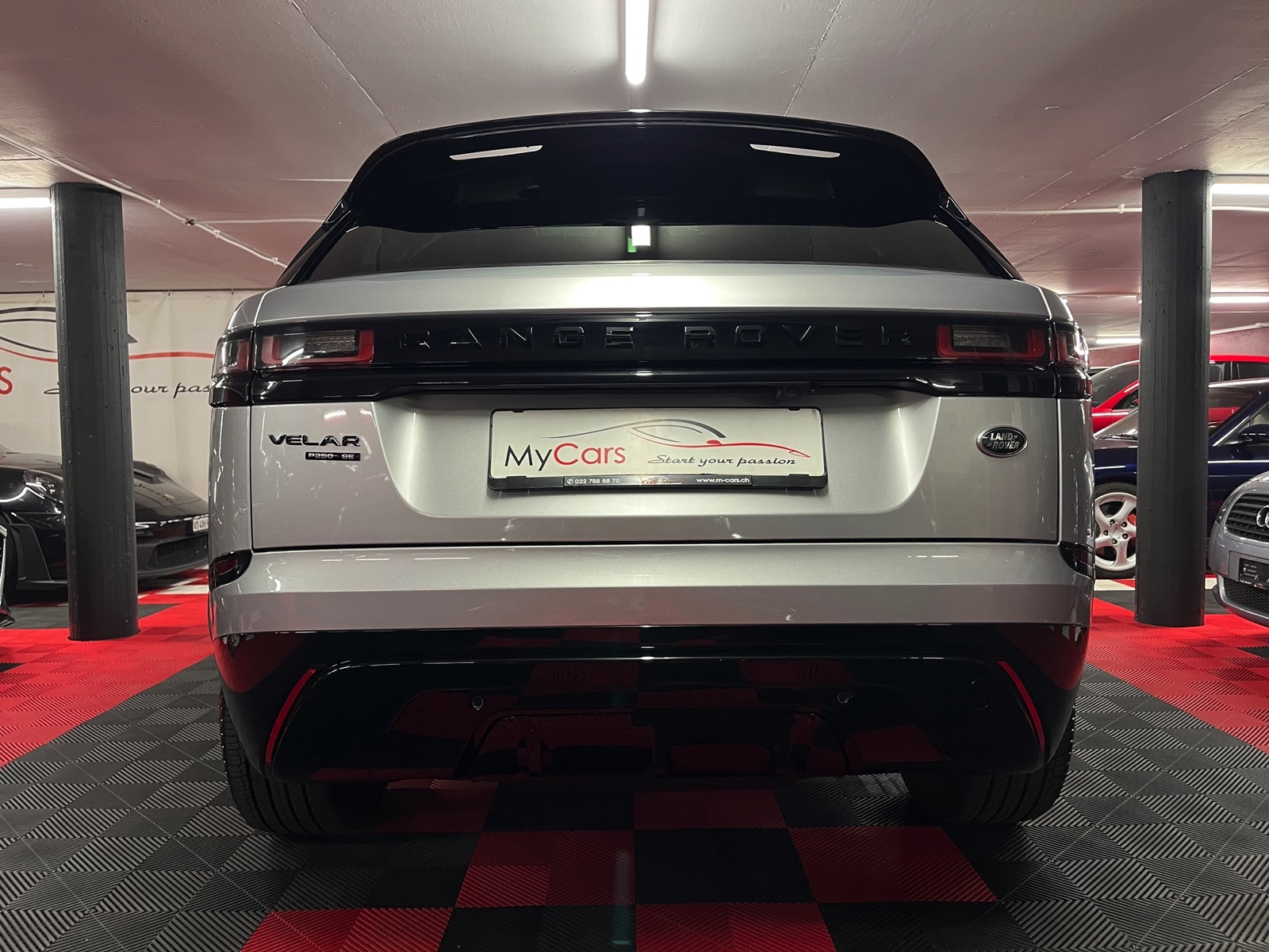 
								LAND ROVER Range Rover Velar R-Dynamic P 250 SE Automatic en plein écran									