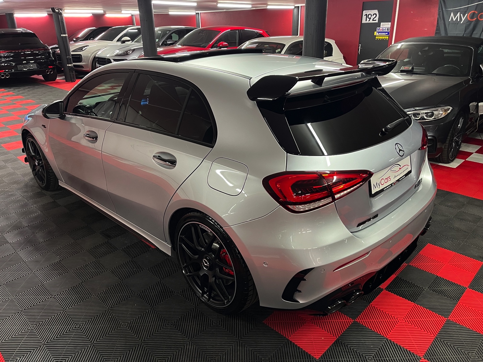 
								MERCEDES-BENZ A 45 S AMG 4Matic+ Speedshift en plein écran									