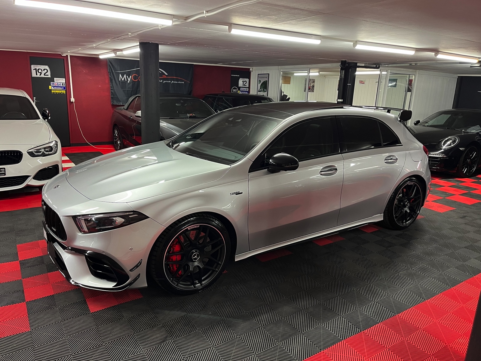 
								MERCEDES-BENZ A 45 S AMG 4Matic+ Speedshift en plein écran									