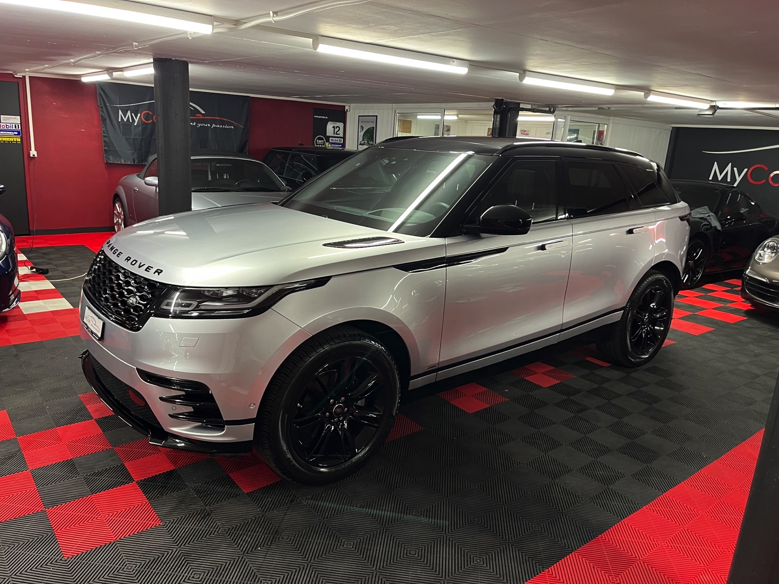 
								LAND ROVER Range Rover Velar R-Dynamic P 250 SE Automatic en plein écran									
