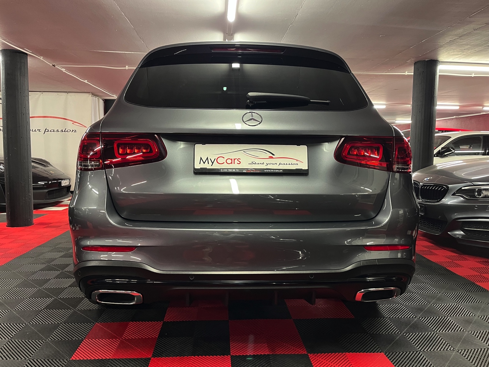 
								MERCEDES-BENZ GLC 200 AMG Line 4Matic 9G-Tronic en plein écran									