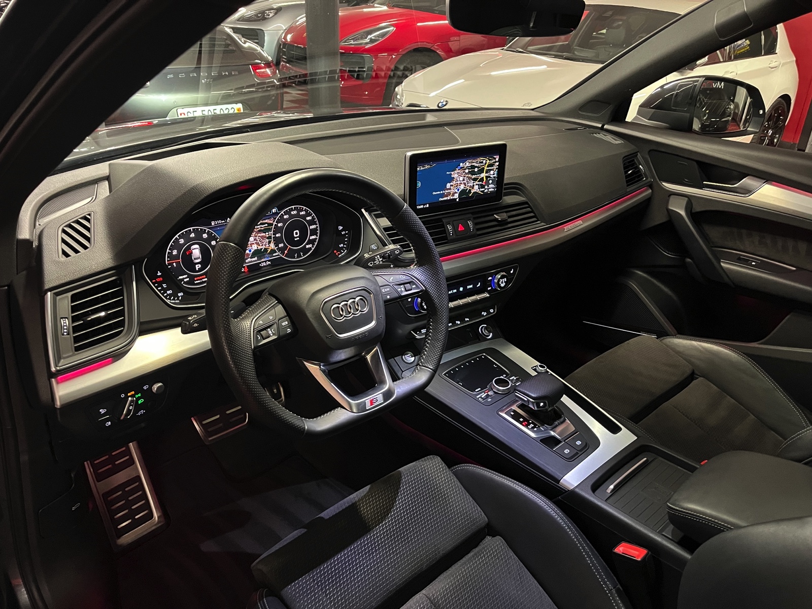 
								AUDI Q5 45 TFSI sport quattro S-tronic en plein écran									