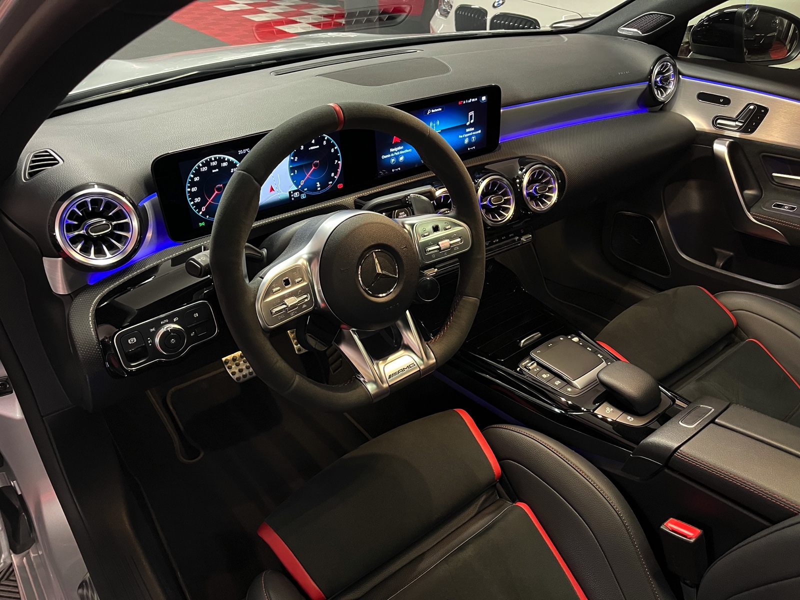 
								MERCEDES-BENZ A 45 S AMG 4Matic+ Speedshift en plein écran									
