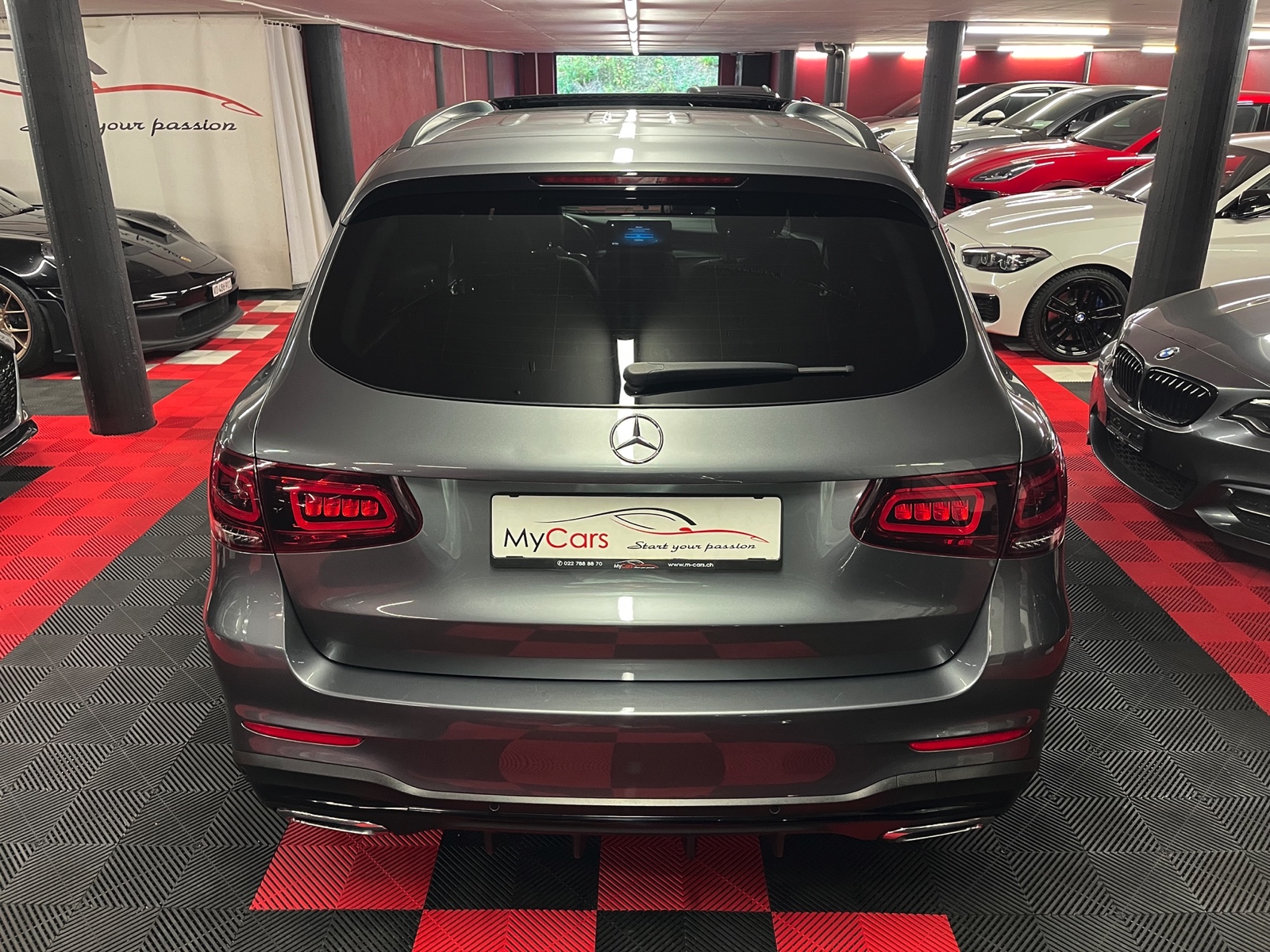 
								MERCEDES-BENZ GLC 200 AMG Line 4Matic 9G-Tronic en plein écran									