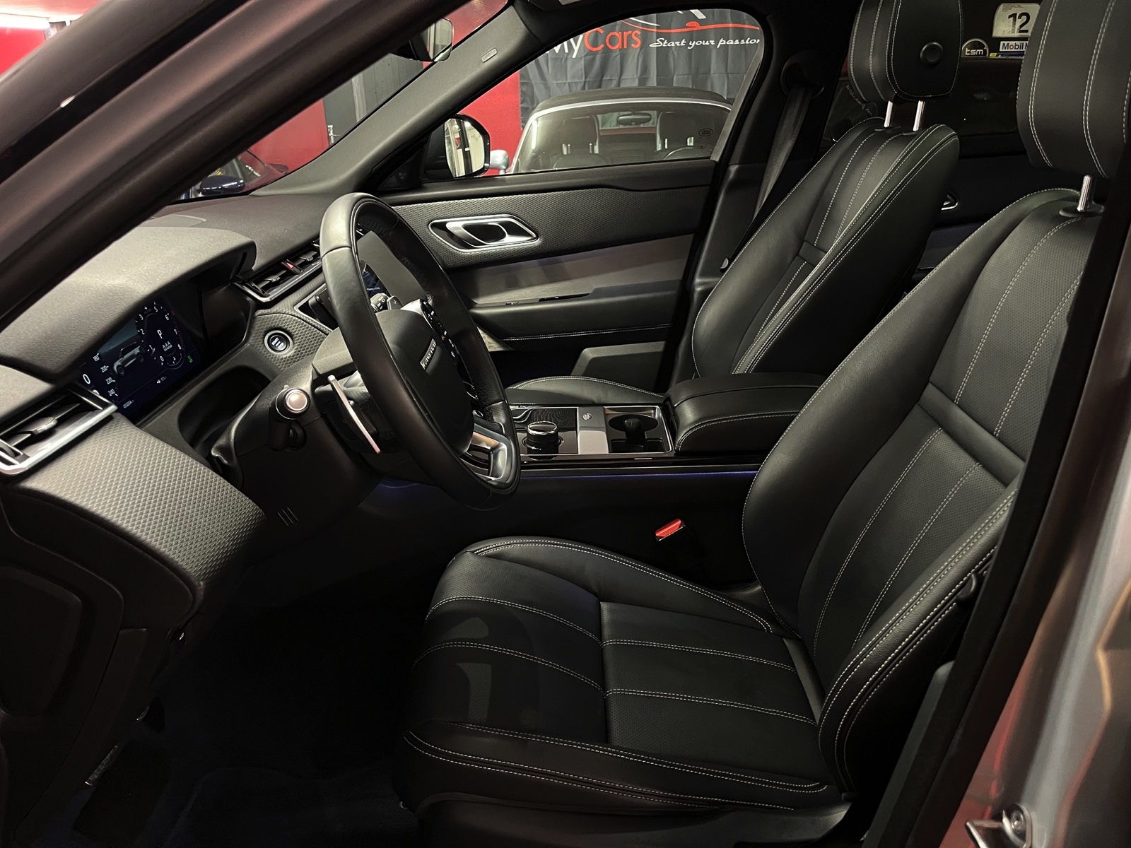 
								LAND ROVER Range Rover Velar R-Dynamic P 250 SE Automatic en plein écran									