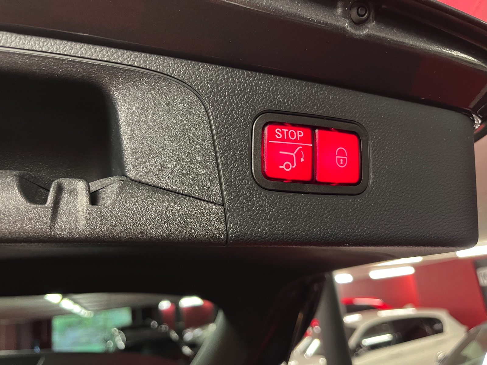 
								MERCEDES-BENZ GLC 200 AMG Line 4Matic 9G-Tronic en plein écran									