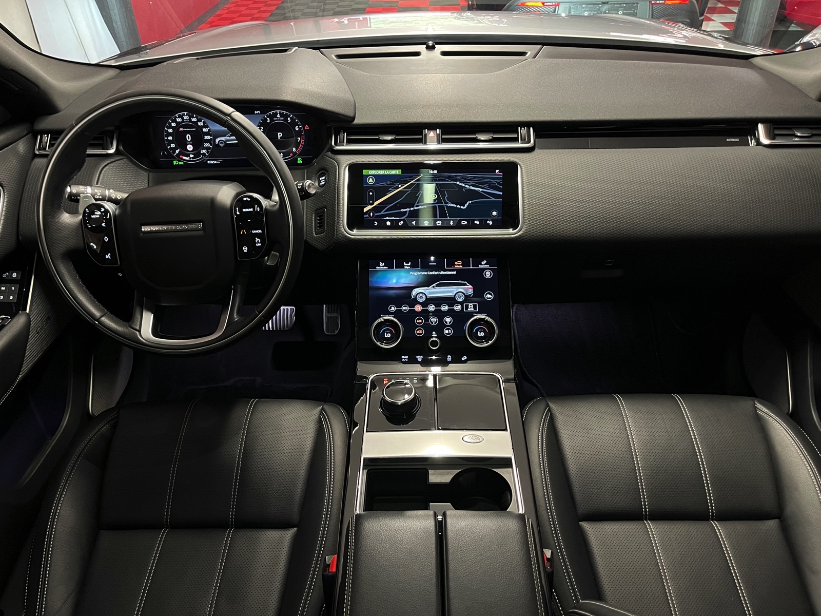 
								LAND ROVER Range Rover Velar R-Dynamic P 250 SE Automatic en plein écran									