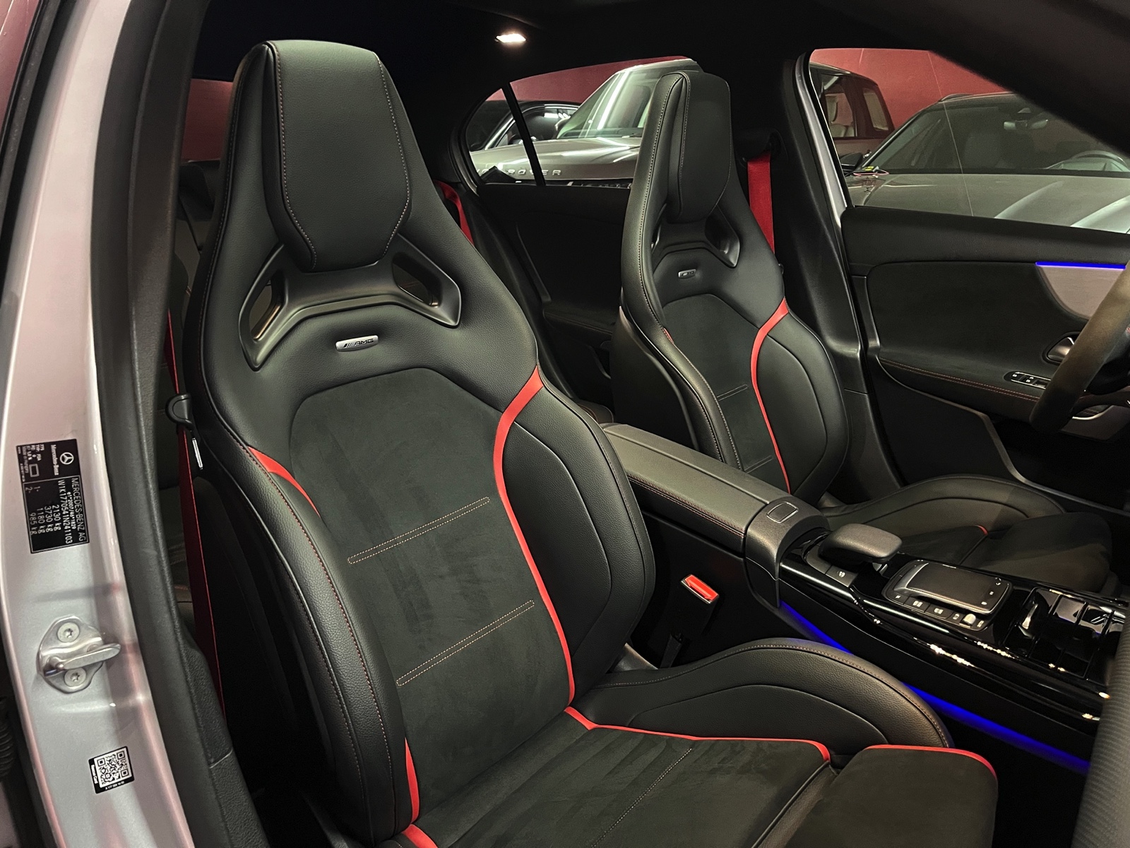 
								MERCEDES-BENZ A 45 S AMG 4Matic+ Speedshift en plein écran									