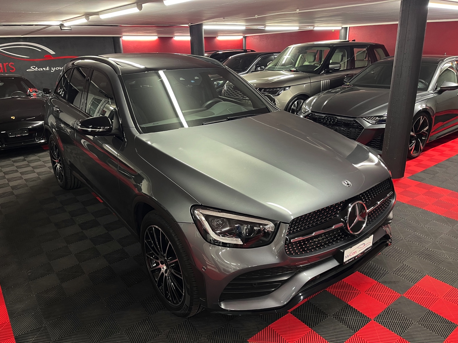 
								MERCEDES-BENZ GLC 200 AMG Line 4Matic 9G-Tronic en plein écran									