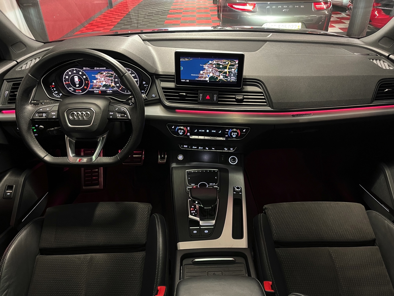 
								AUDI Q5 45 TFSI sport quattro S-tronic en plein écran									