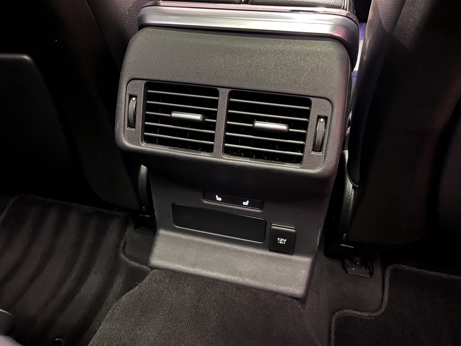 
								LAND ROVER Range Rover Velar R-Dynamic P 250 SE Automatic en plein écran									