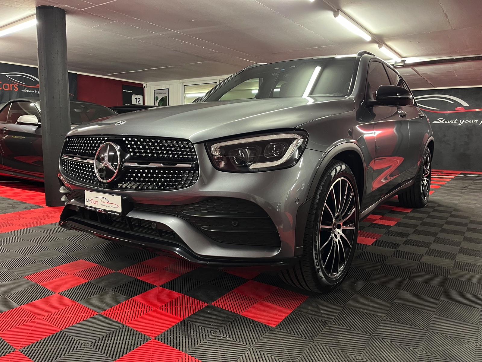 MERCEDES-BENZ GLC 200 AMG Line 4Matic 9G-Tronic