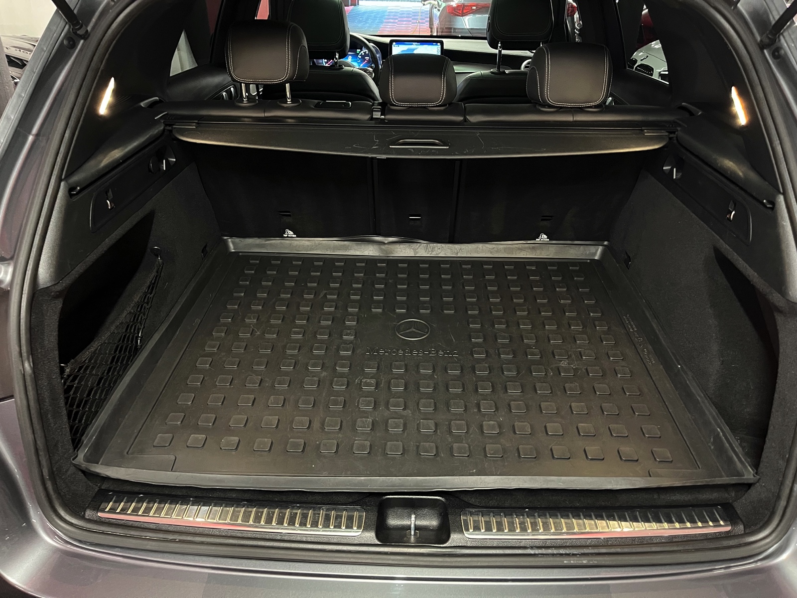 
								MERCEDES-BENZ GLC 200 AMG Line 4Matic 9G-Tronic en plein écran									
