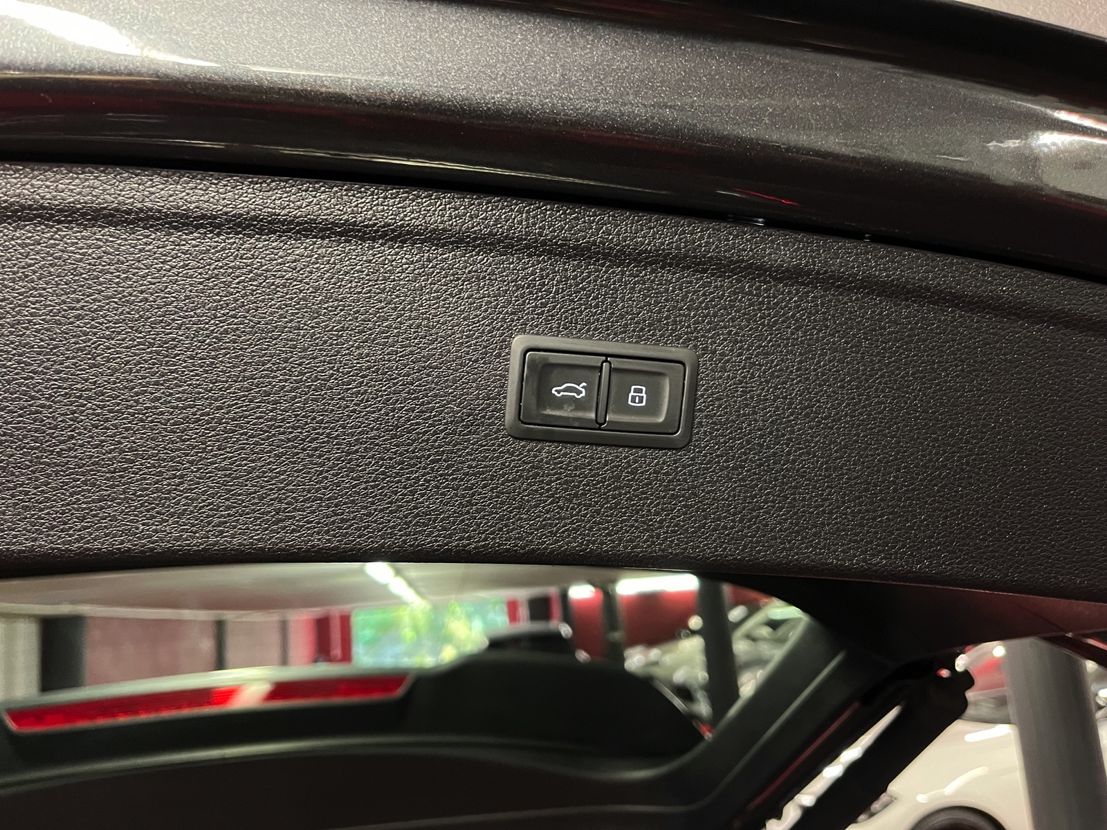 
								AUDI Q5 45 TFSI sport quattro S-tronic en plein écran									