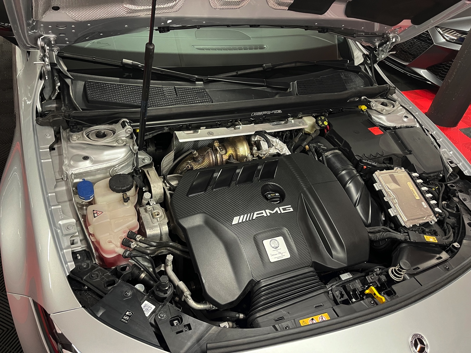 
								MERCEDES-BENZ A 45 S AMG 4Matic+ Speedshift en plein écran									