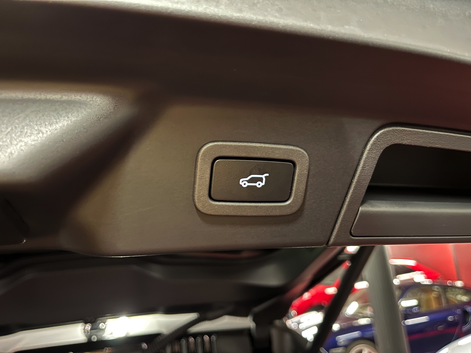 
								LAND ROVER Range Rover Velar R-Dynamic P 250 SE Automatic en plein écran									
