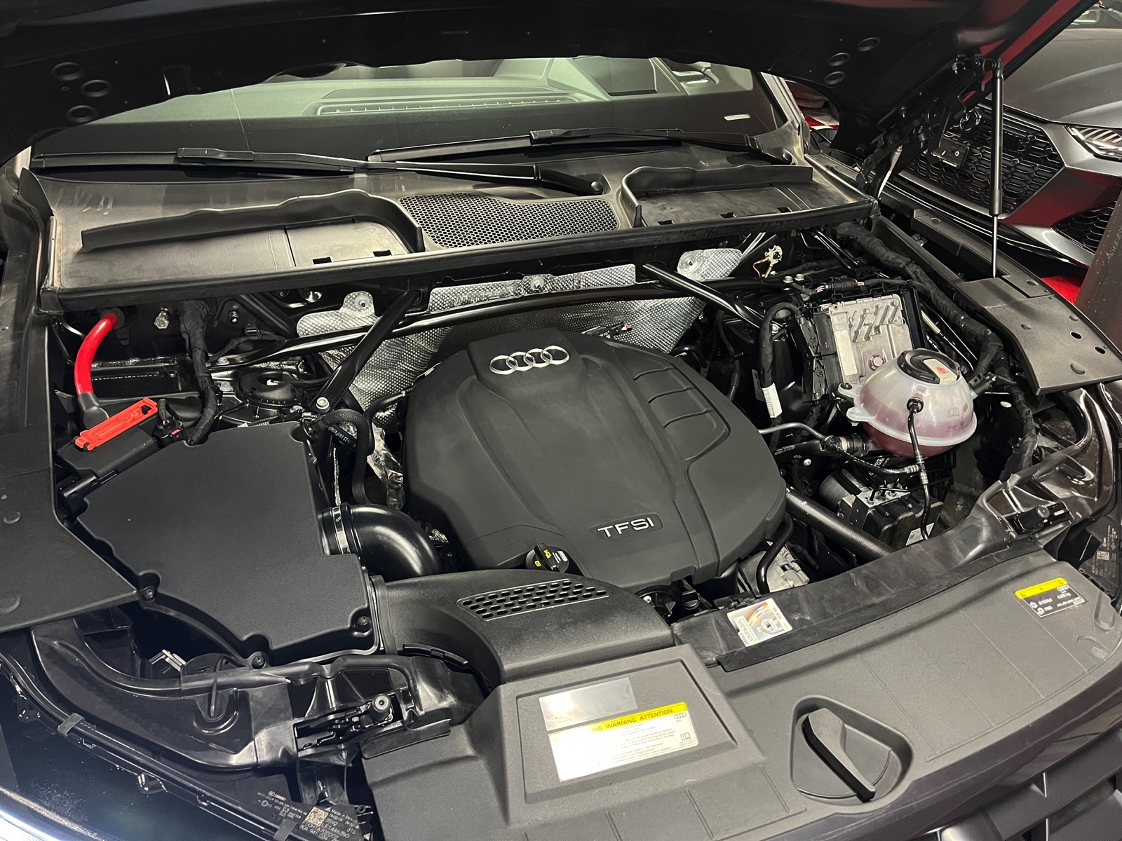 
								AUDI Q5 45 TFSI sport quattro S-tronic en plein écran									
