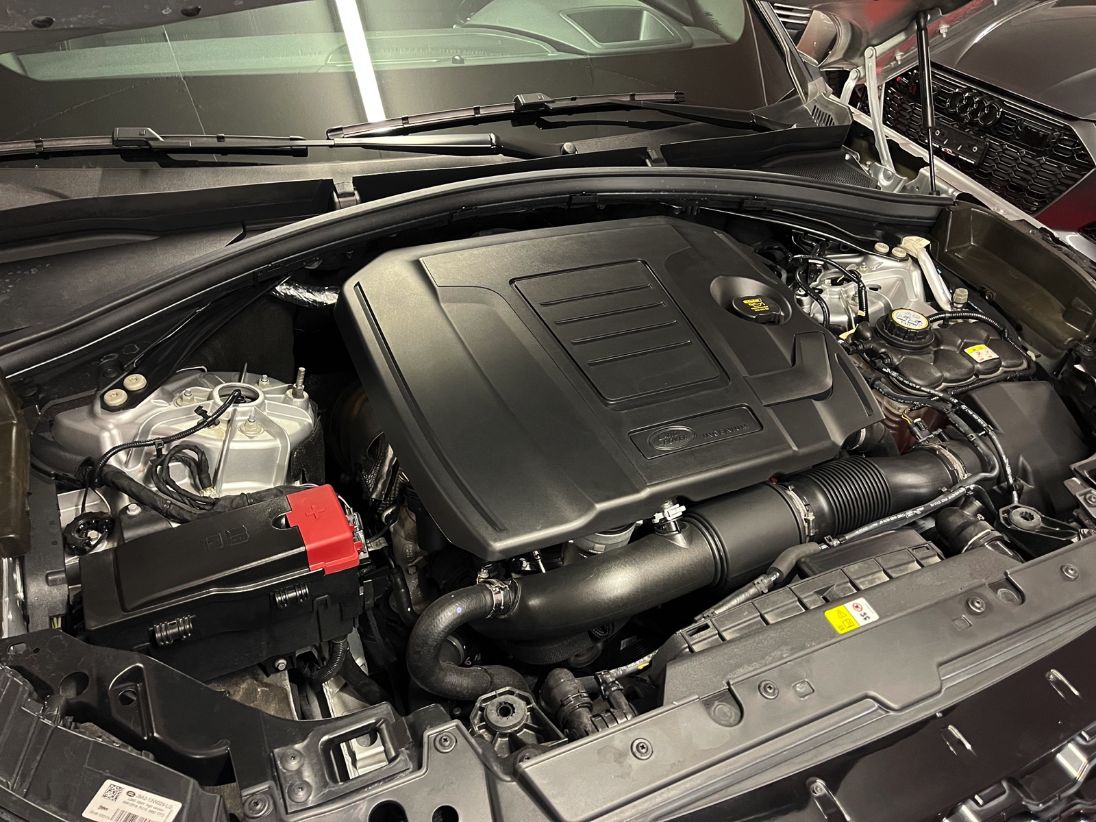 
								LAND ROVER Range Rover Velar R-Dynamic P 250 SE Automatic en plein écran									