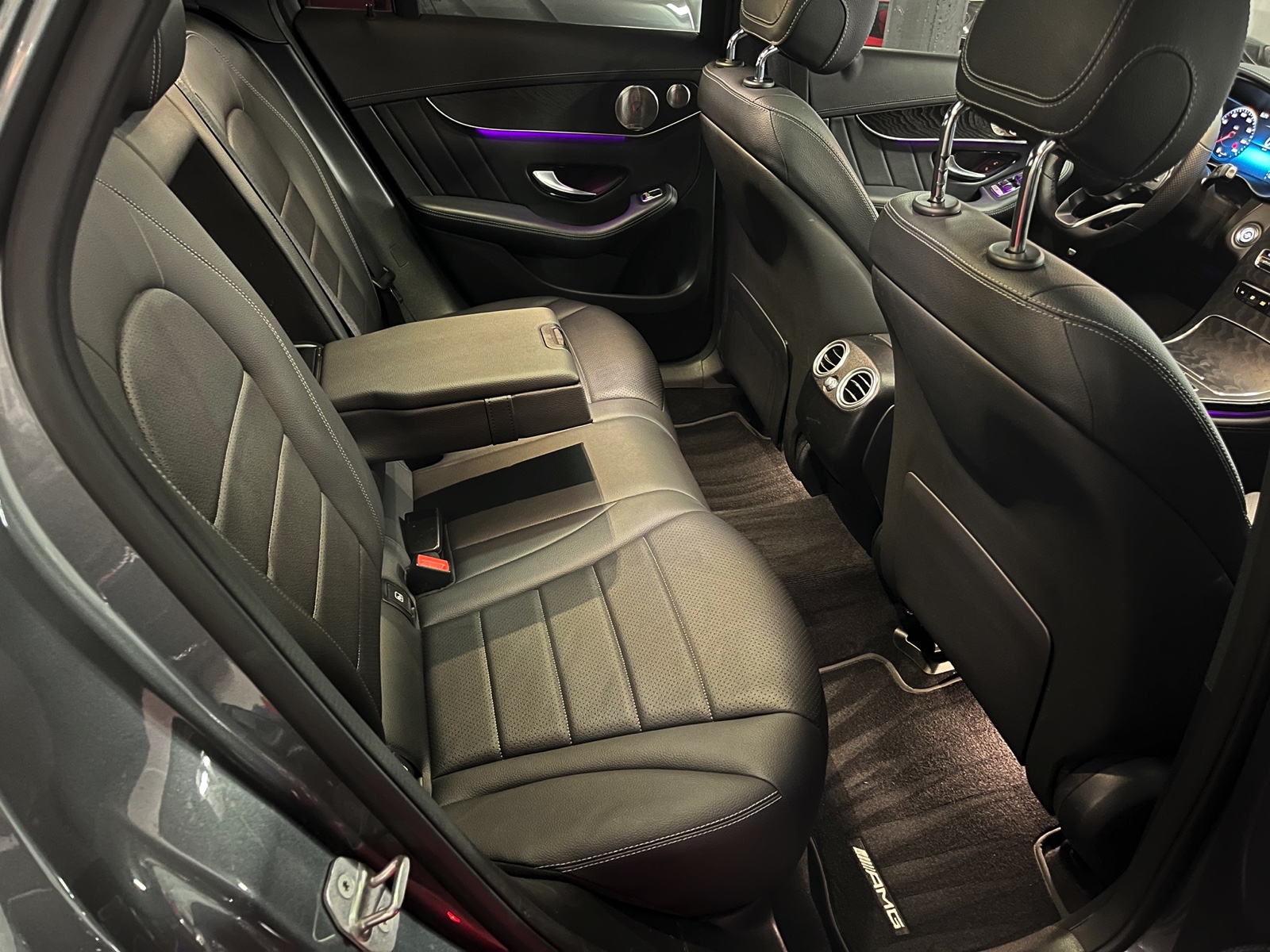 
								MERCEDES-BENZ GLC 200 AMG Line 4Matic 9G-Tronic en plein écran									