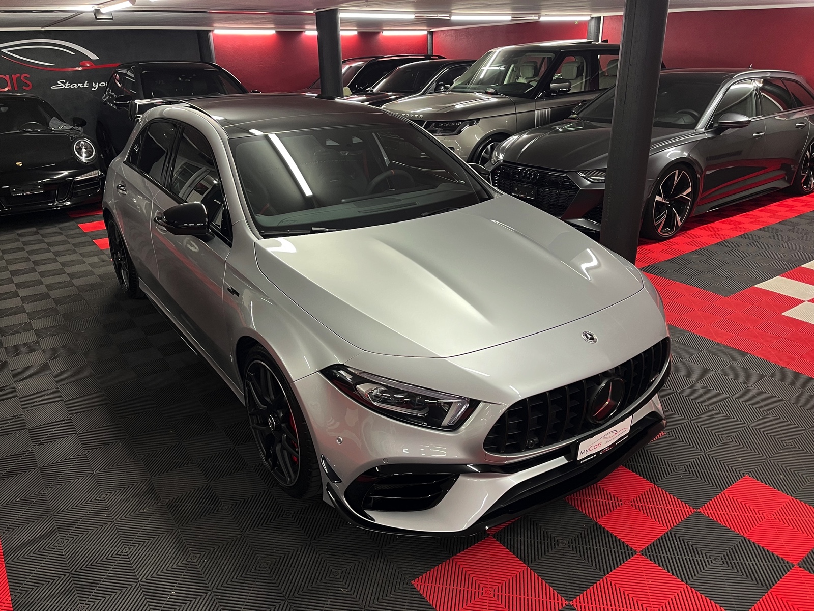 
								MERCEDES-BENZ A 45 S AMG 4Matic+ Speedshift en plein écran									