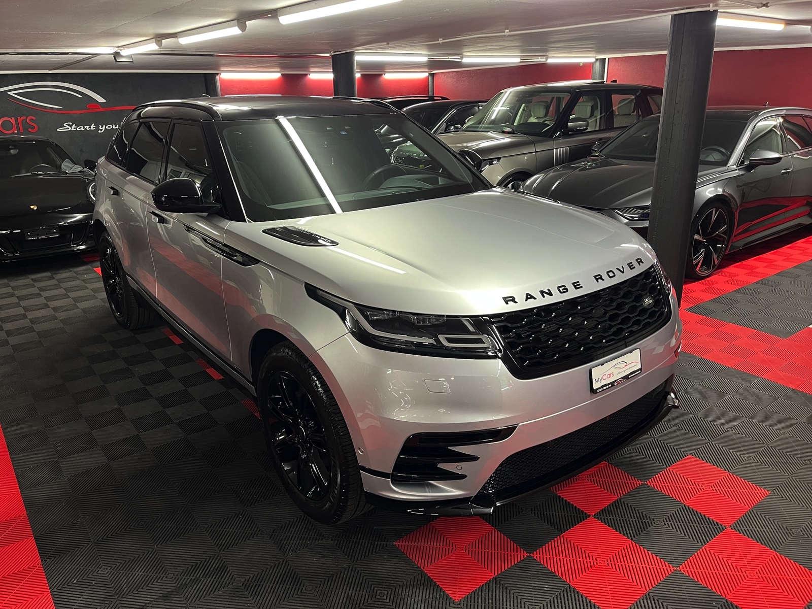 
								LAND ROVER Range Rover Velar R-Dynamic P 250 SE Automatic en plein écran									