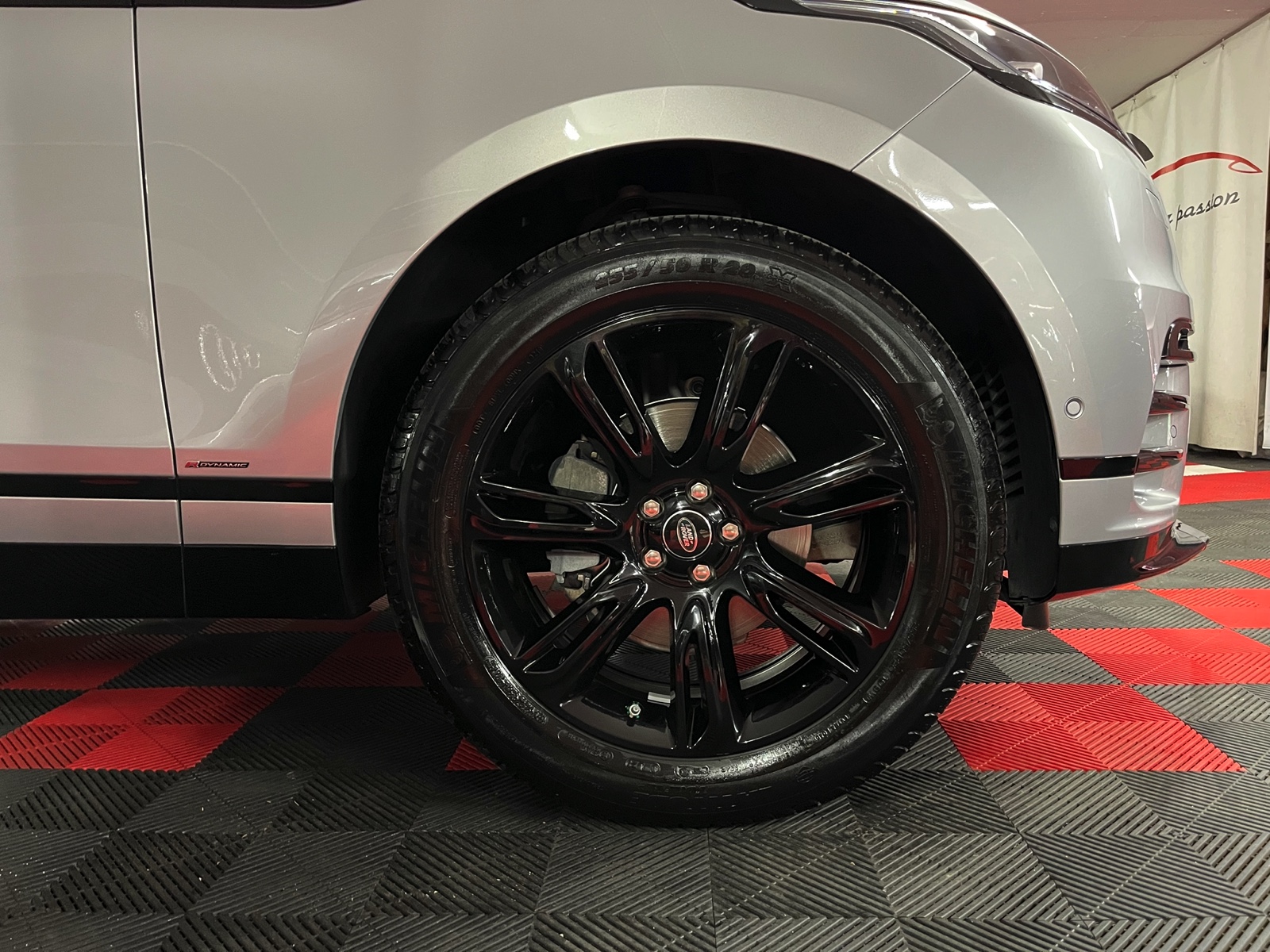 
								LAND ROVER Range Rover Velar R-Dynamic P 250 SE Automatic en plein écran									