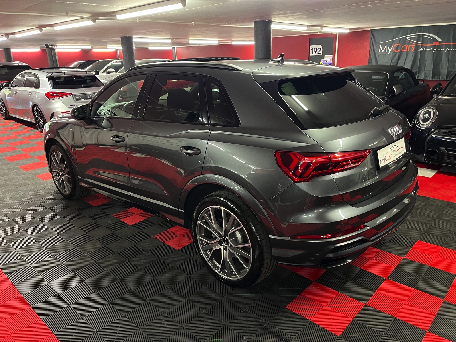 
								AUDI Q3 45 TFSI S line quattro S-tronic en plein écran									