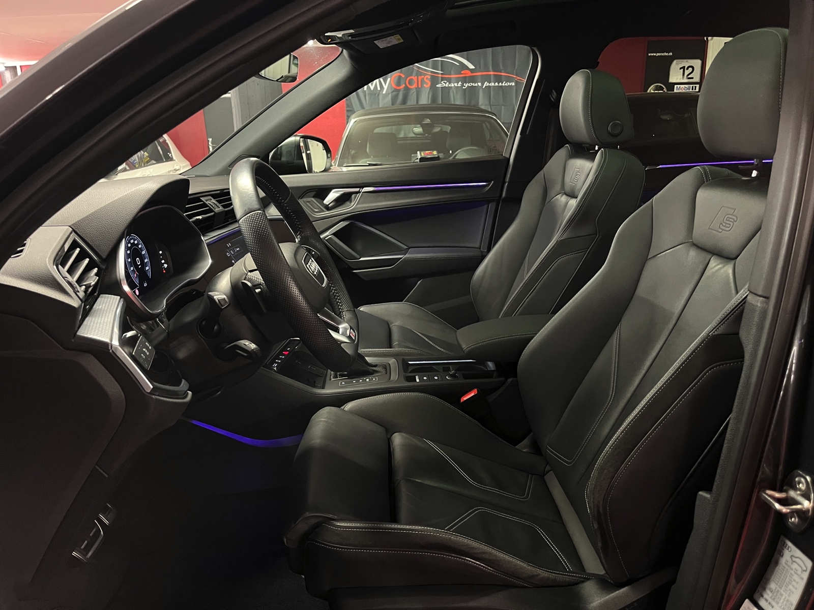 
								AUDI Q3 45 TFSI S line quattro S-tronic en plein écran									