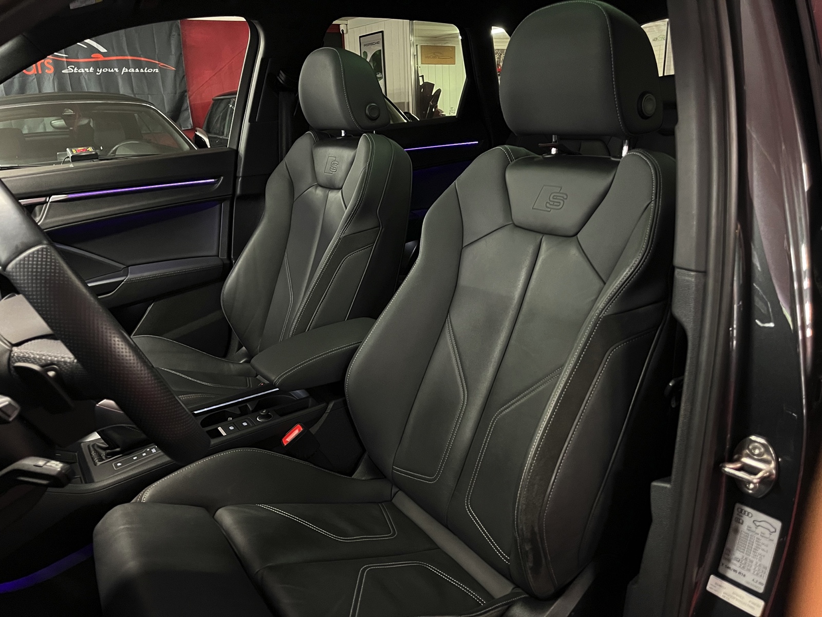 
								AUDI Q3 45 TFSI S line quattro S-tronic en plein écran									