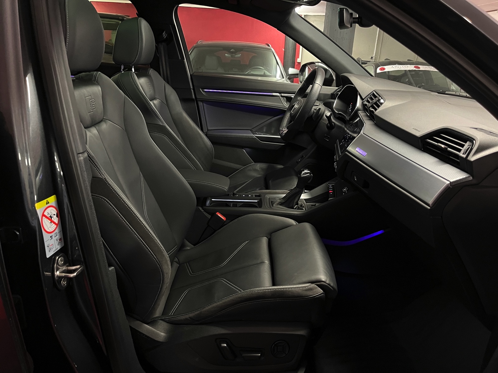 
								AUDI Q3 45 TFSI S line quattro S-tronic en plein écran									