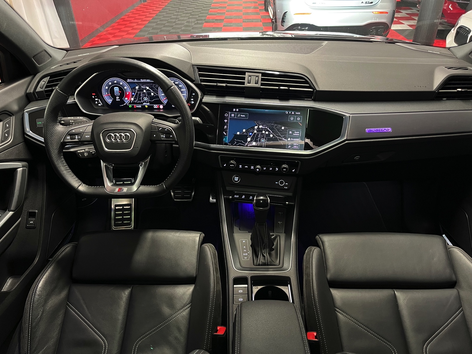 
								AUDI Q3 45 TFSI S line quattro S-tronic en plein écran									
