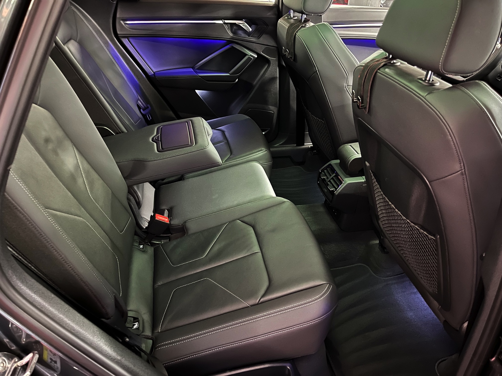 
								AUDI Q3 45 TFSI S line quattro S-tronic en plein écran									