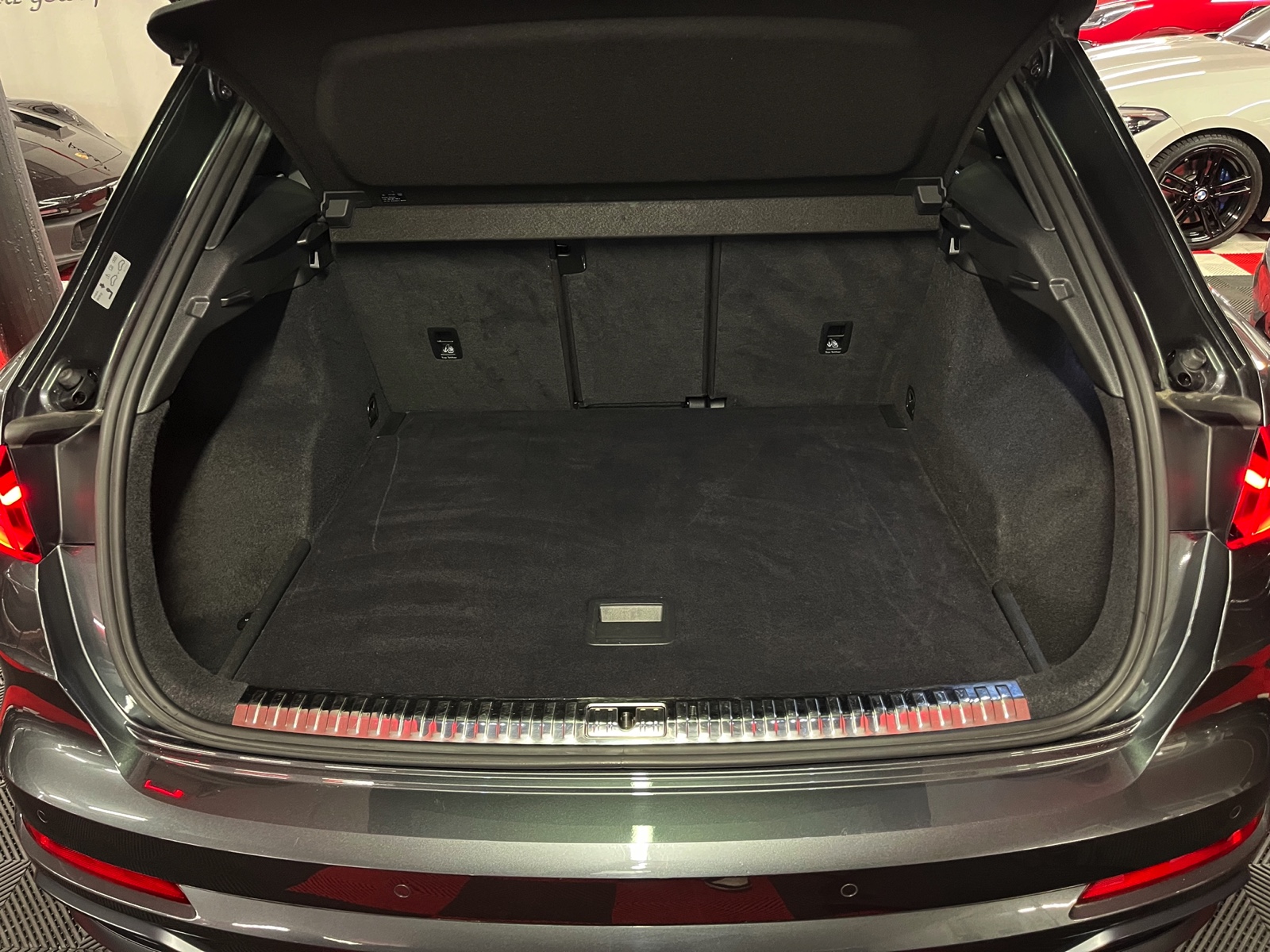 
								AUDI Q3 45 TFSI S line quattro S-tronic en plein écran									