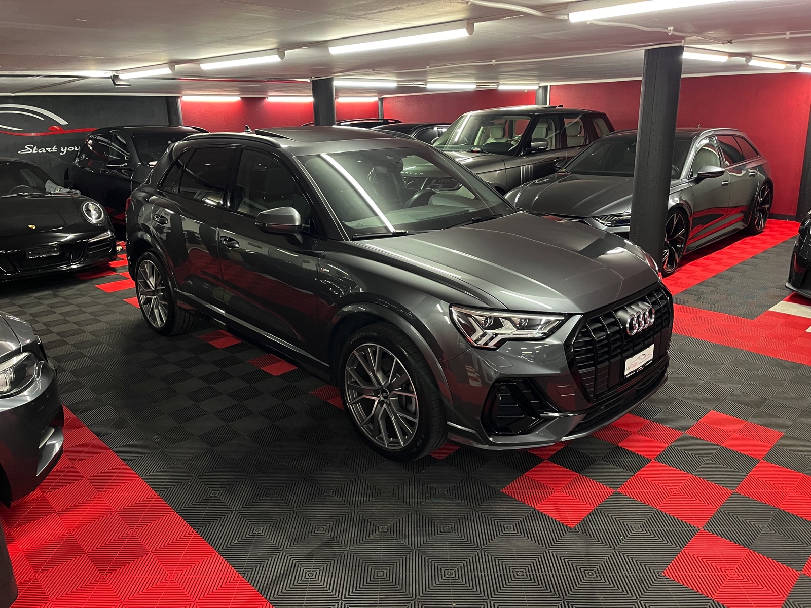 
								AUDI Q3 45 TFSI S line quattro S-tronic en plein écran									
